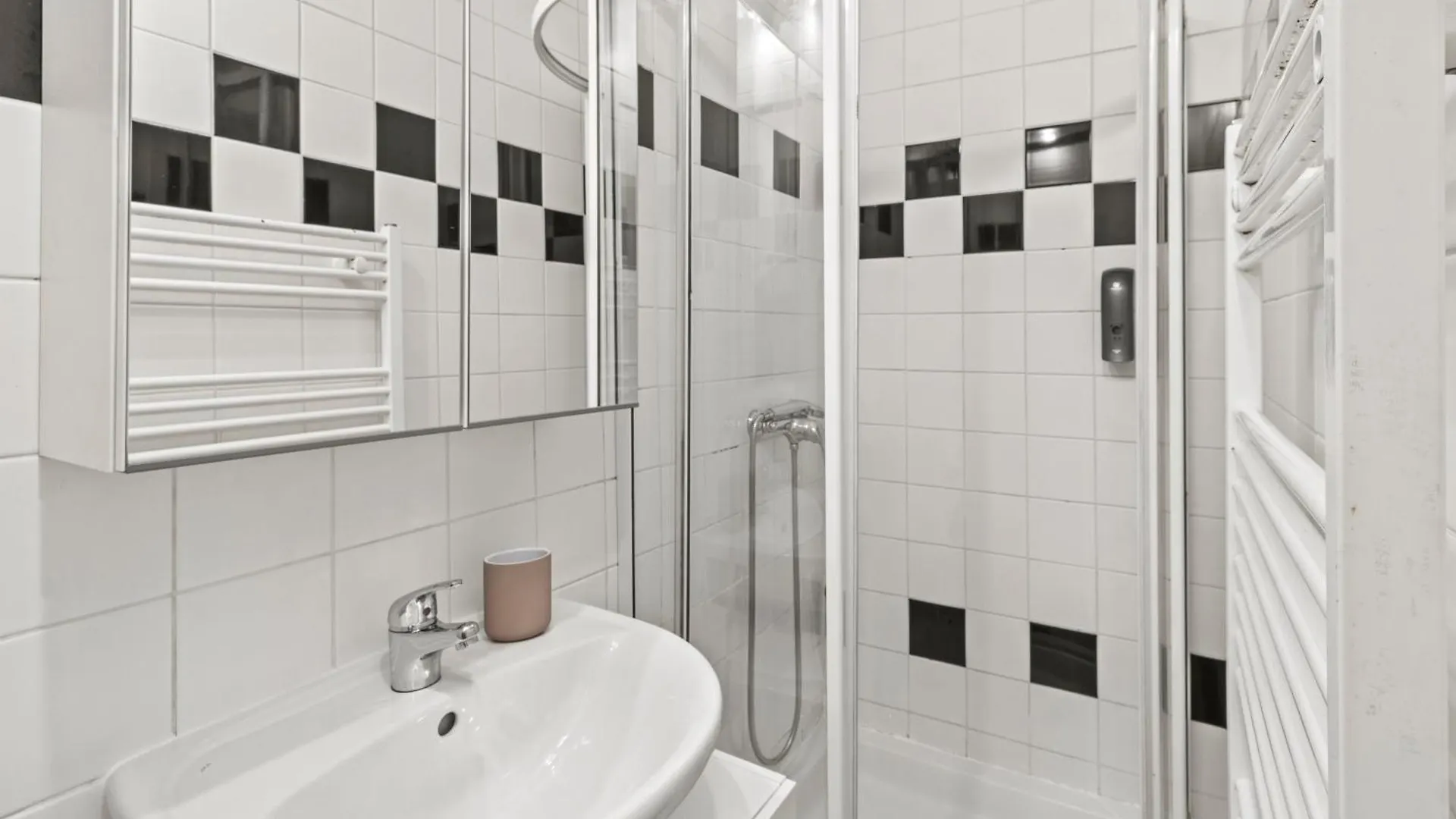 Apartment Central, 5 Min Walk To U4 Friedensbruecke Wien