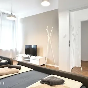  Apartment Downtown / Free Parking Slowenien