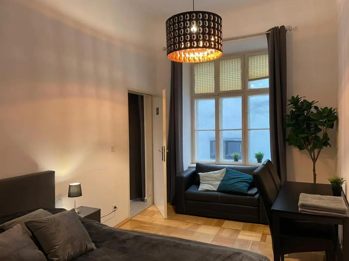 Central, 5 Min Walk To U4 Friedensbruecke Viena Apartamento