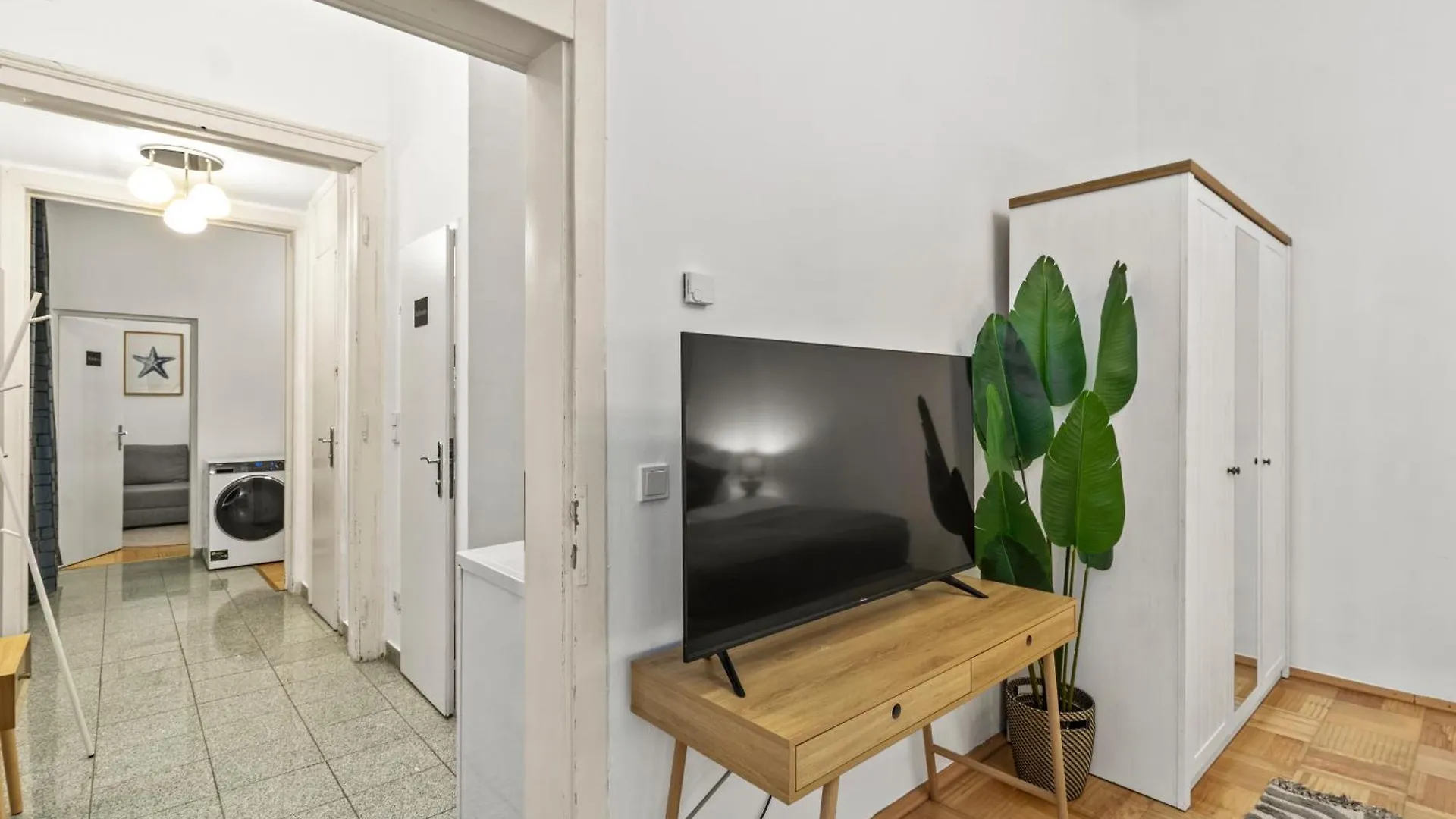 Central, 5 Min Walk To U4 Friedensbruecke Viena 0*,  Austria