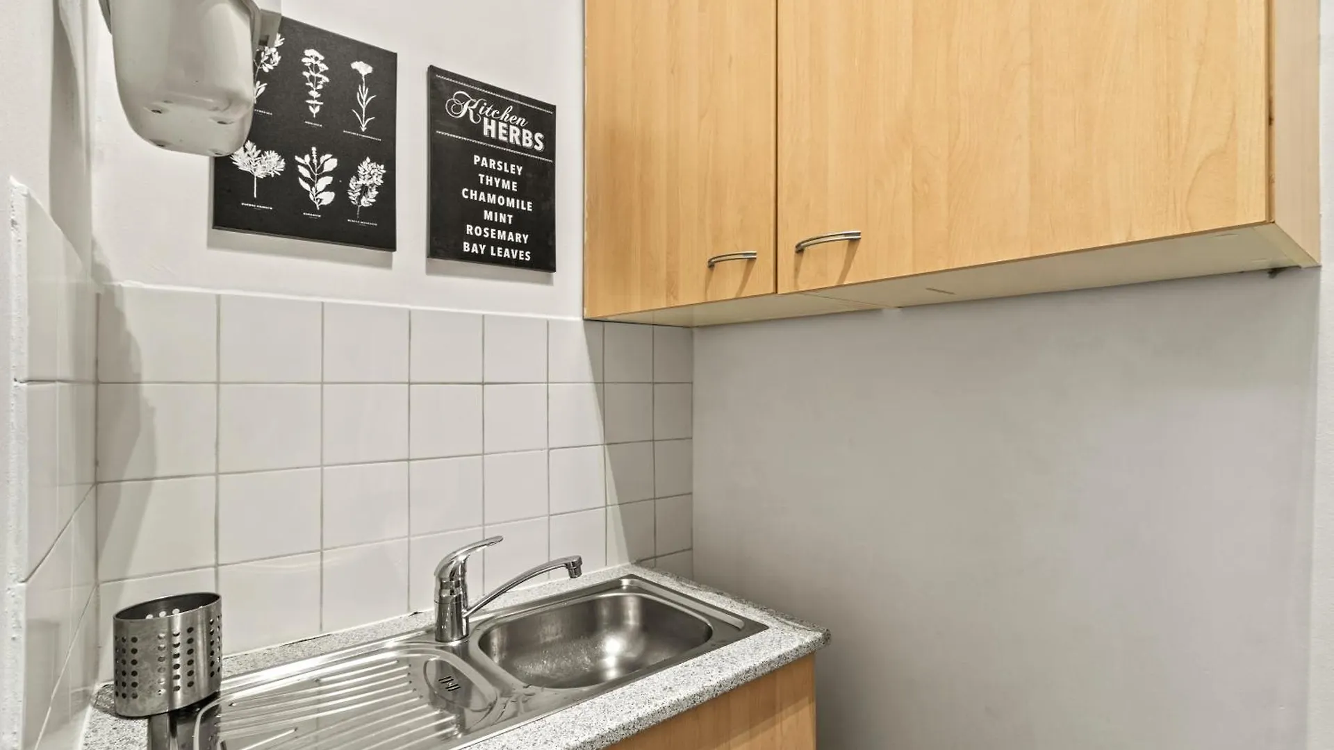 Central, 5 Min Walk To U4 Friedensbruecke Viena Apartamento