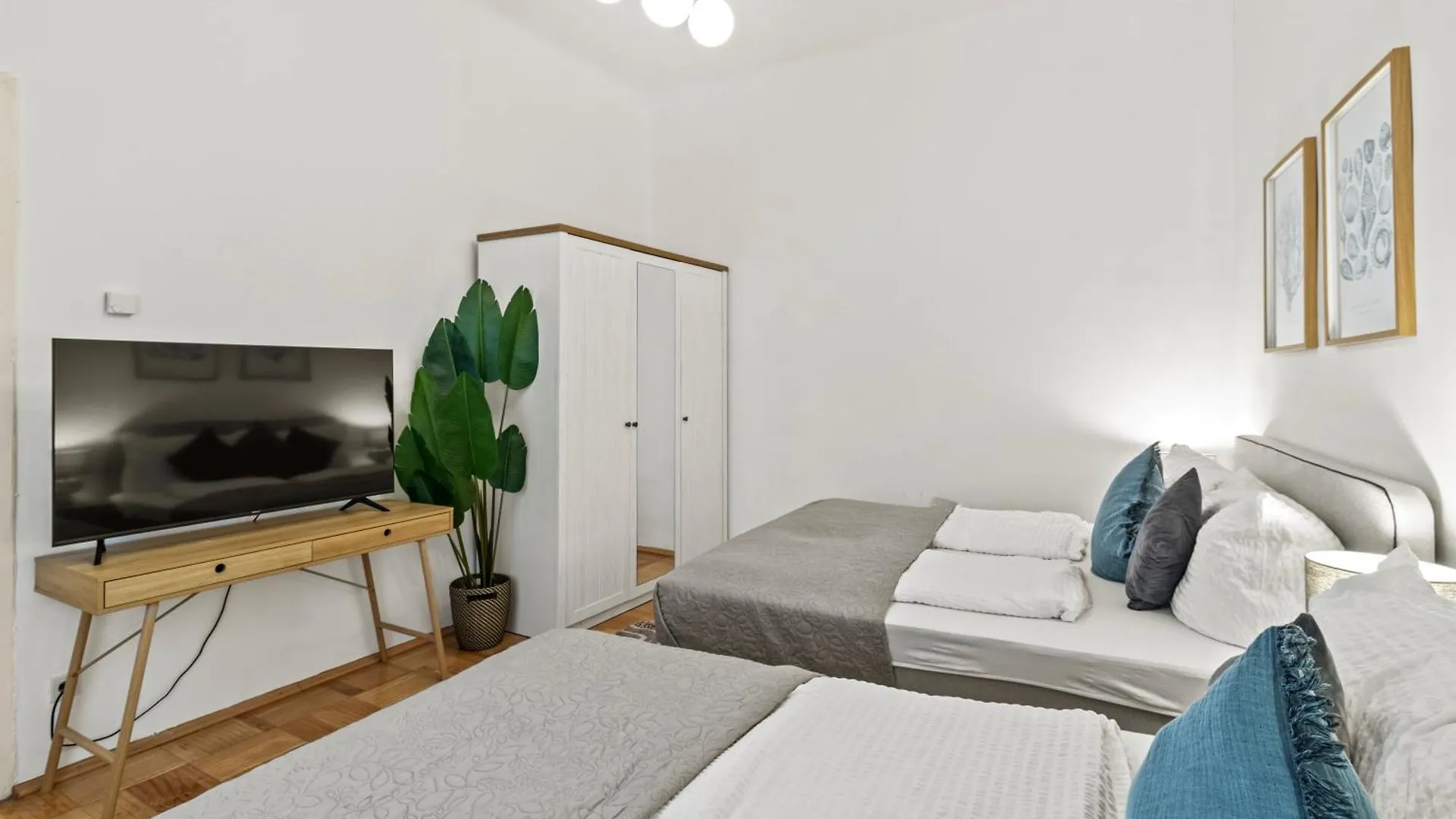 Central, 5 Min Walk To U4 Friedensbruecke Viena Apartamento